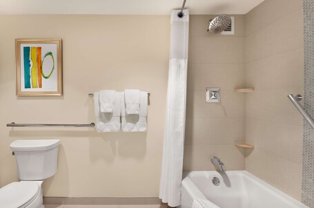 Hilton Miami Airport Blue Lagoon - Image 88