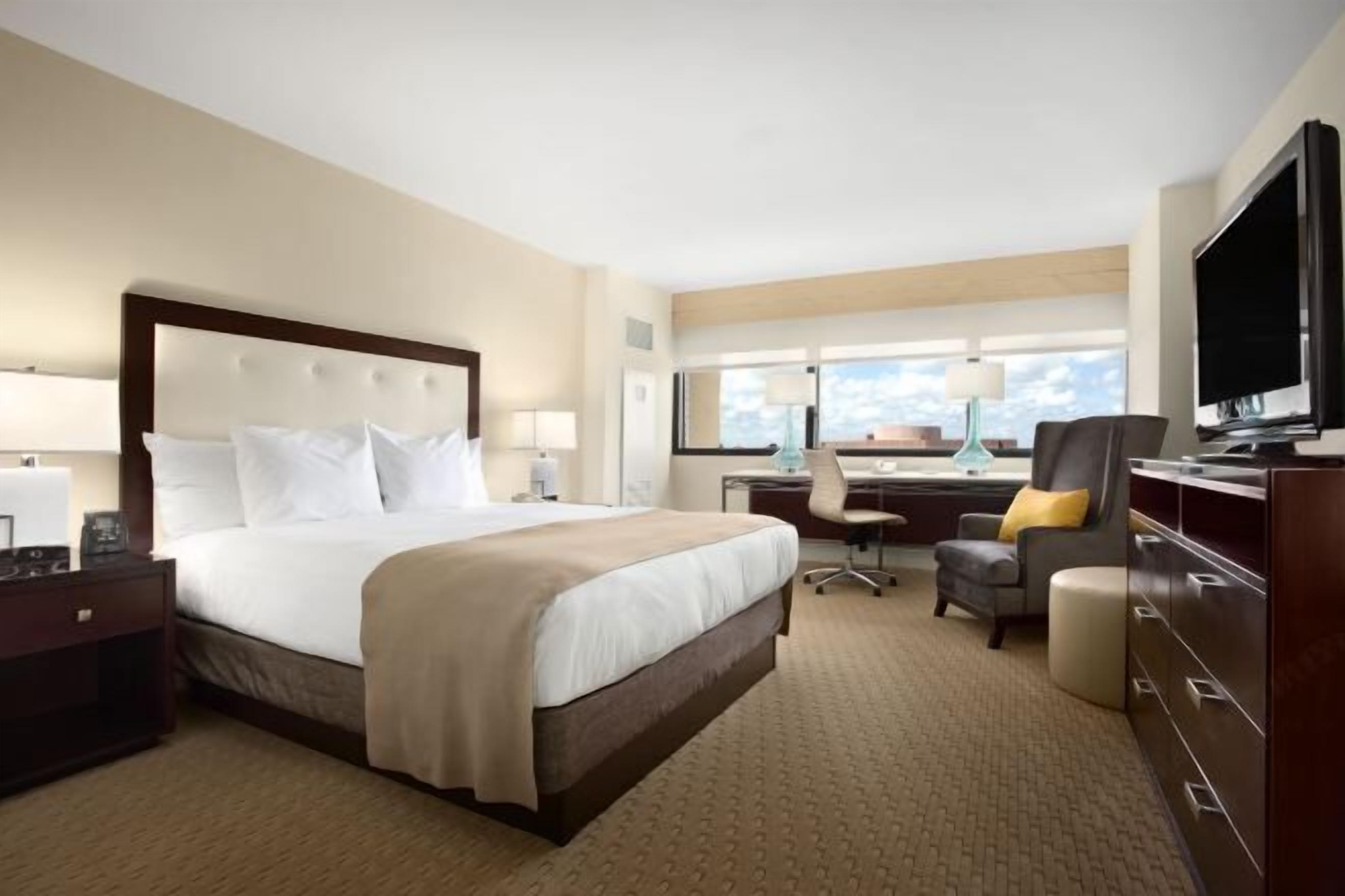 Minibar, in-room safe, desk, laptop workspace