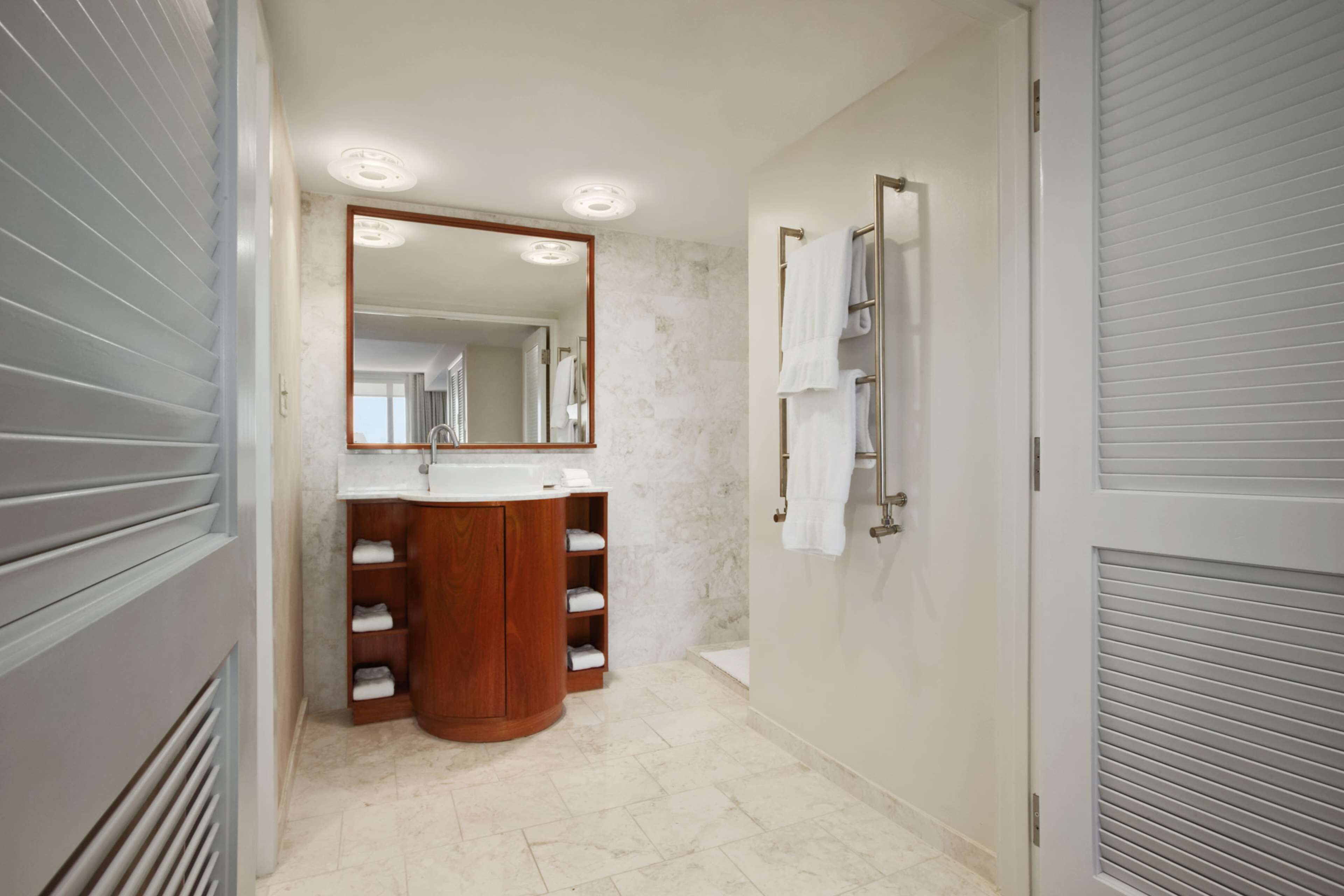 presidential suite | bathroom shower