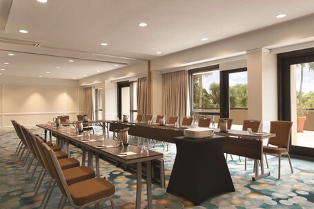 Hilton Miami Airport Blue Lagoon - Image 41