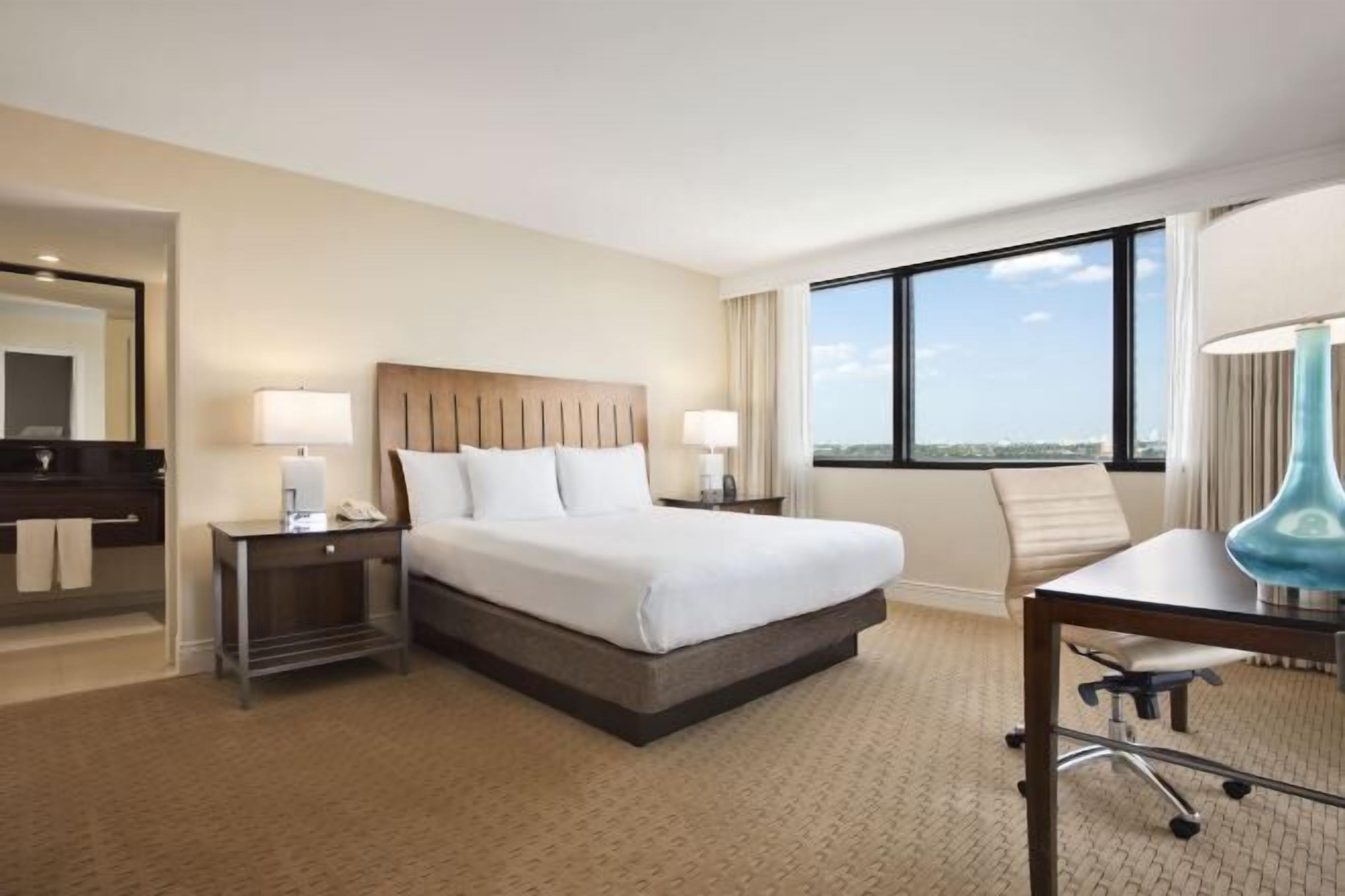 Minibar, in-room safe, desk, laptop workspace