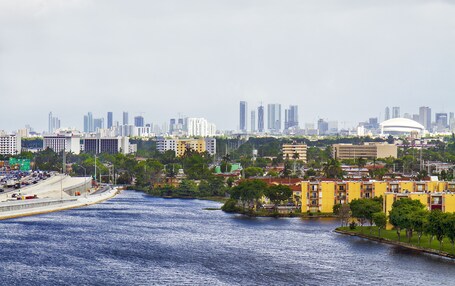 Hilton Miami Airport Blue Lagoon - Image 22