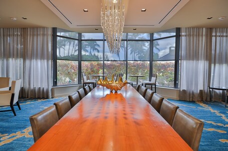 Hilton Miami Airport Blue Lagoon - Image 14