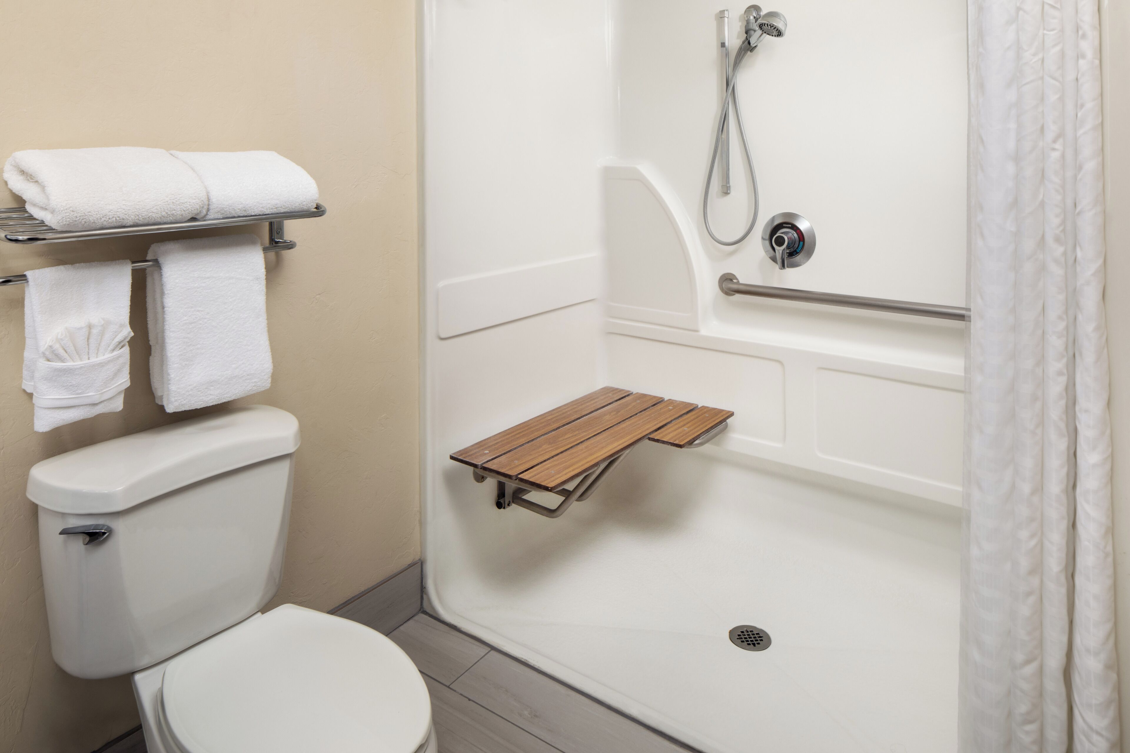 combined shower/bathtub, free toiletries, hair dryer, towels