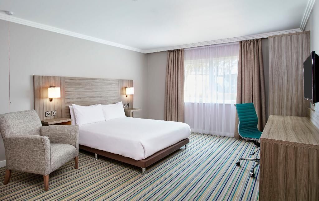 Minibar, desk, iron/ironing board, free WiFi