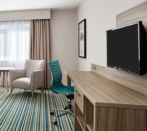 1 chambre, minibar, bureau, fer et planche à repasser