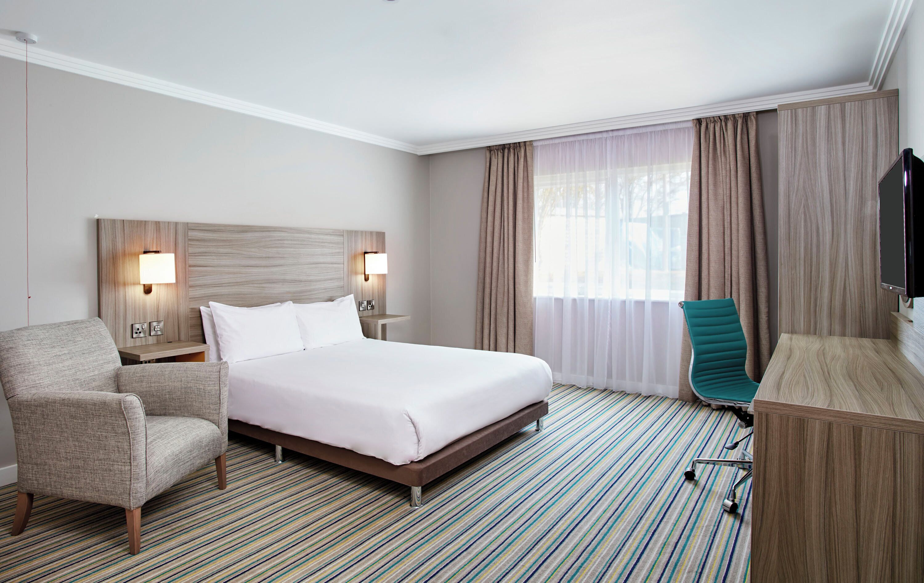 Superior Double Room, Accessible | Minibar, desk, iron/ironing board, WiFi (free)