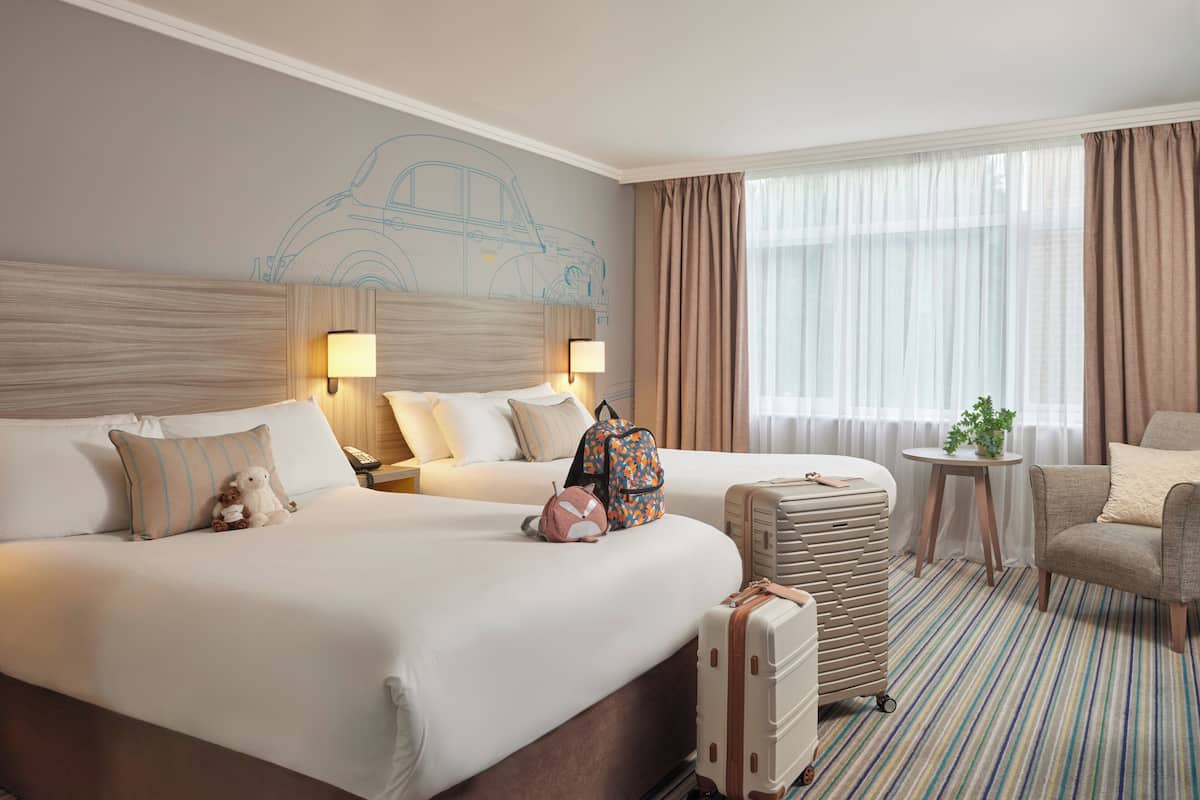 Phòng dành cho gia đình | Minibar, bàn, bàn ủi/dụng cụ ủi quần áo 