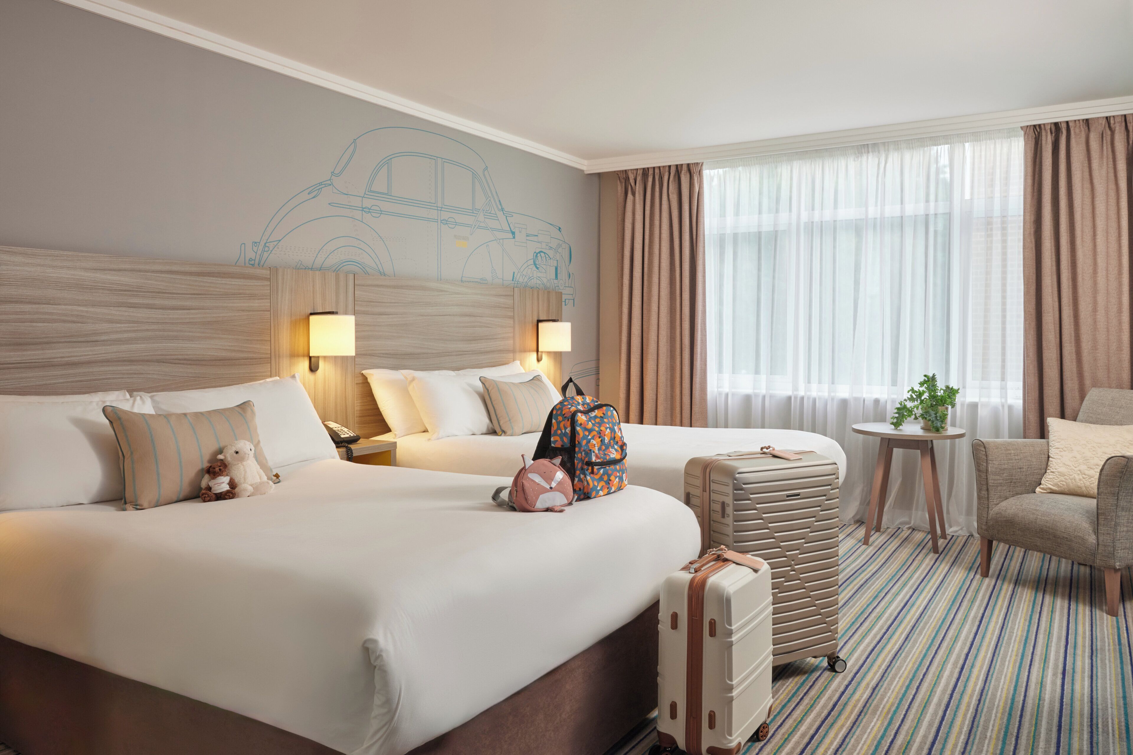 Family Room | Minibar, desk, iron/ironing board, WiFi (free)