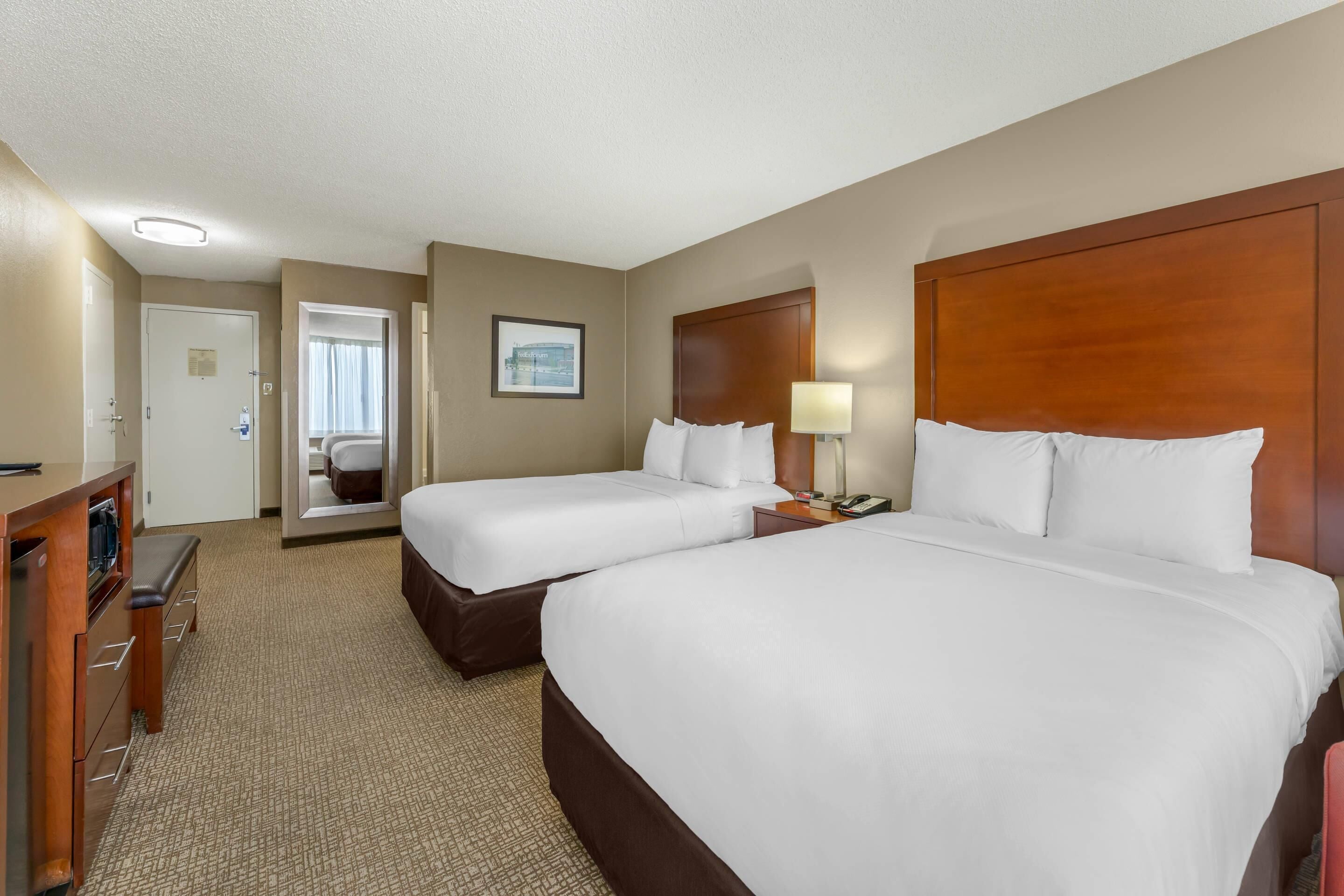 Chambre, 2 lits doubles, non-fumeur, vue fleuve (Larger unit)