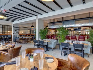 Daily continental breakfast for a fee - The Colonnade Hotel Back Bay (Boston)