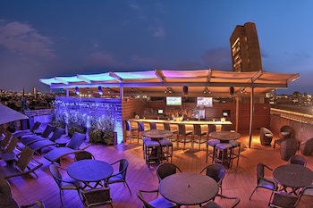 Seasonal outdoor pool, cabanas (surcharge), pool umbrellas at The Colonnade Hotel Back Bay