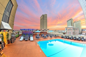 Seasonal outdoor pool, cabanas (surcharge), pool umbrellas at The Colonnade Hotel Back Bay
