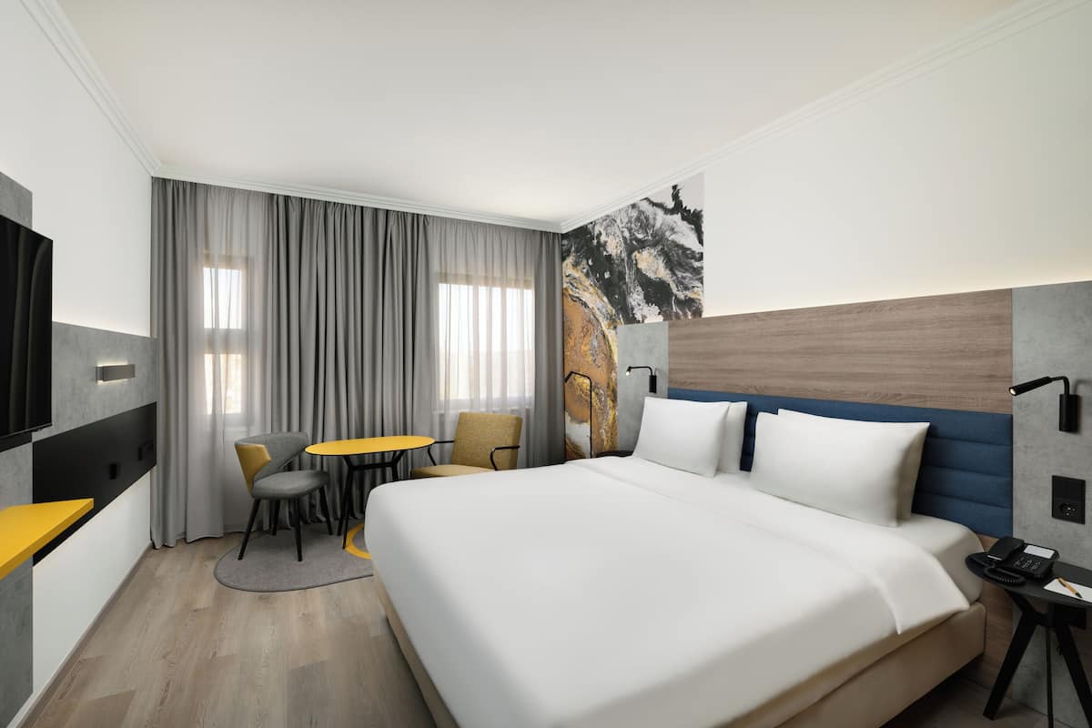 Premium-Doppelzimmer, Stadtblick | 1 Schlafzimmer, Allergikerbettwaren, Zimmersafe, Schreibtisch