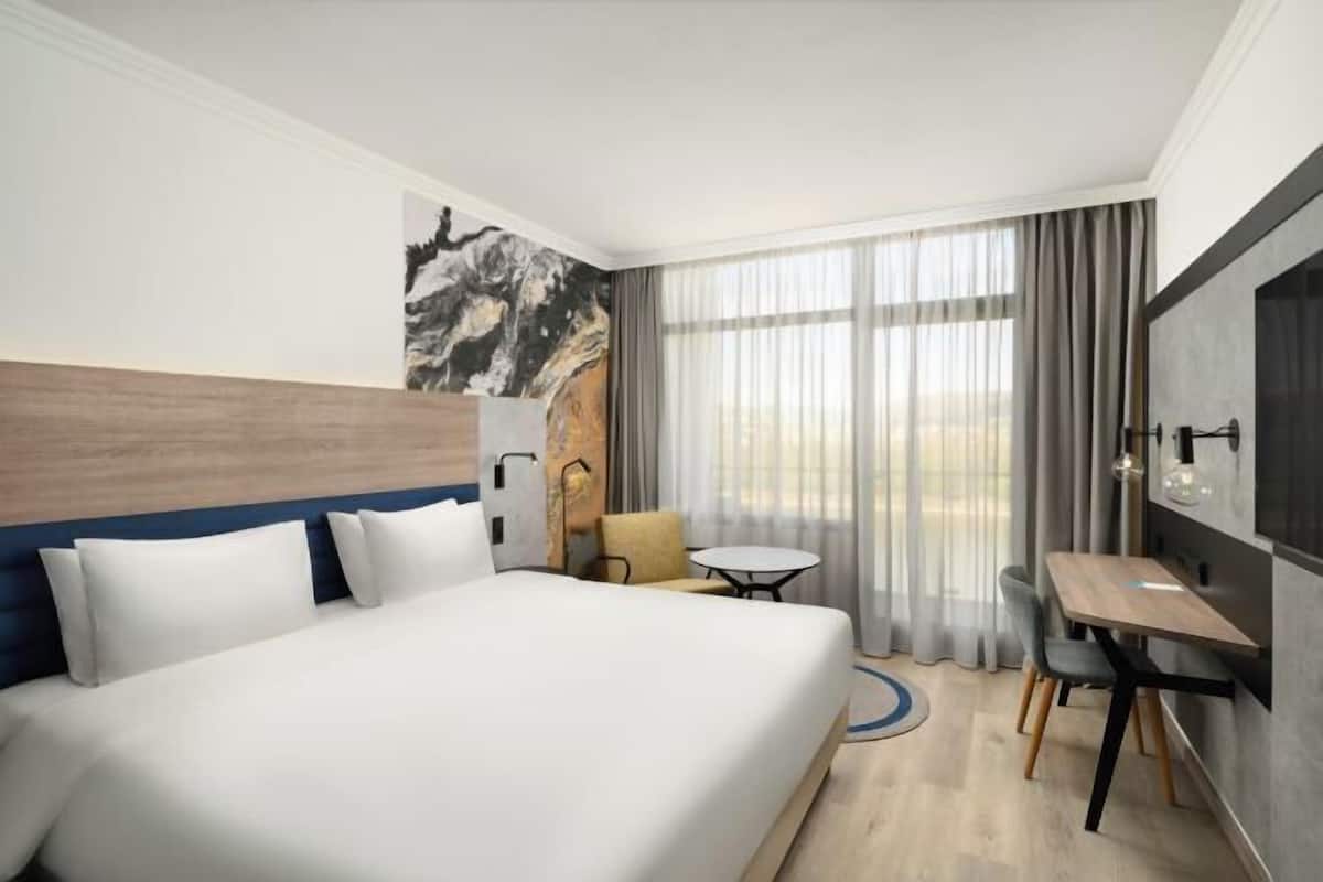 1 Schlafzimmer, Allergikerbettwaren, Zimmersafe, Schreibtisch