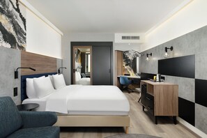 Junior Suite, River View | 1 bedroom, hypo-allergenic bedding, in-room safe, desk - Danubius Hotel Helia (Budapest)