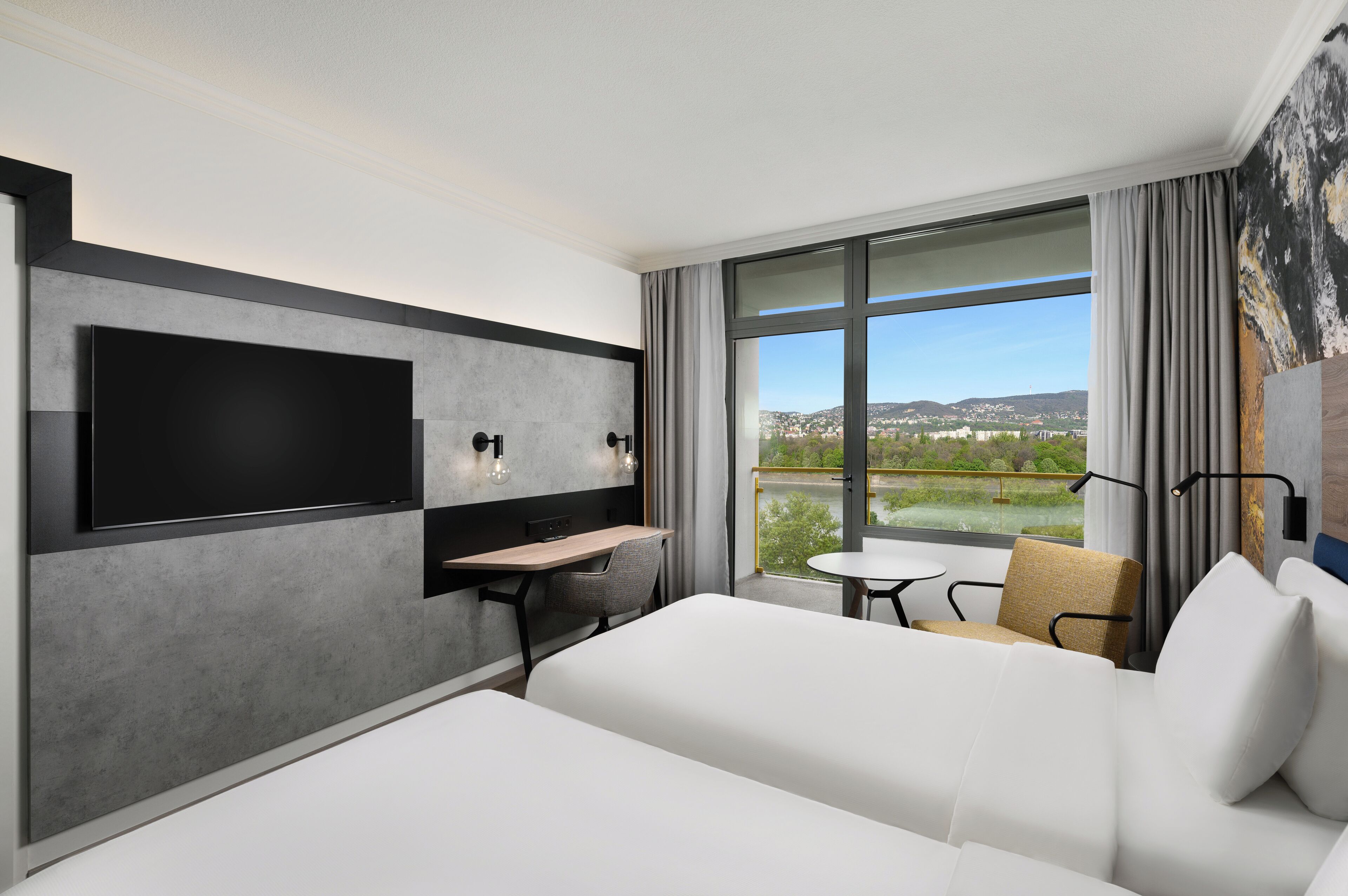 Premium Twin kamer, balkon, uitzicht op rivier | 1 slaapkamer, hypoallergeen beddengoed, een kluis op de kamer
