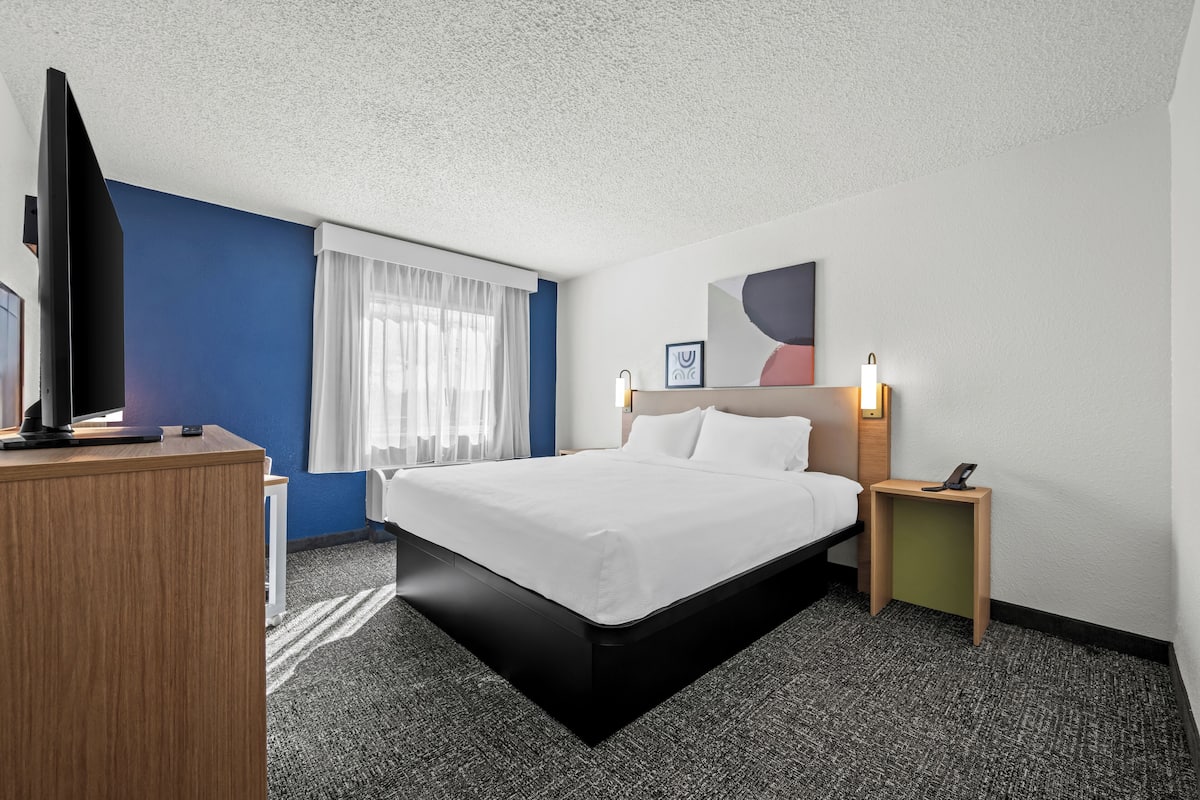 Skrivbord, arbetsyta för laptop och strykjärn/strykbräda