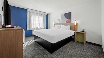 Desk, laptop workspace, iron/ironing board, free rollaway beds