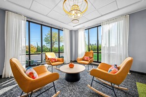 Lobby - Spark by Hilton Cleveland Beachwood (Beachwood)