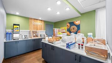 Tägliches inbegriffenes kontinentales Frühstück