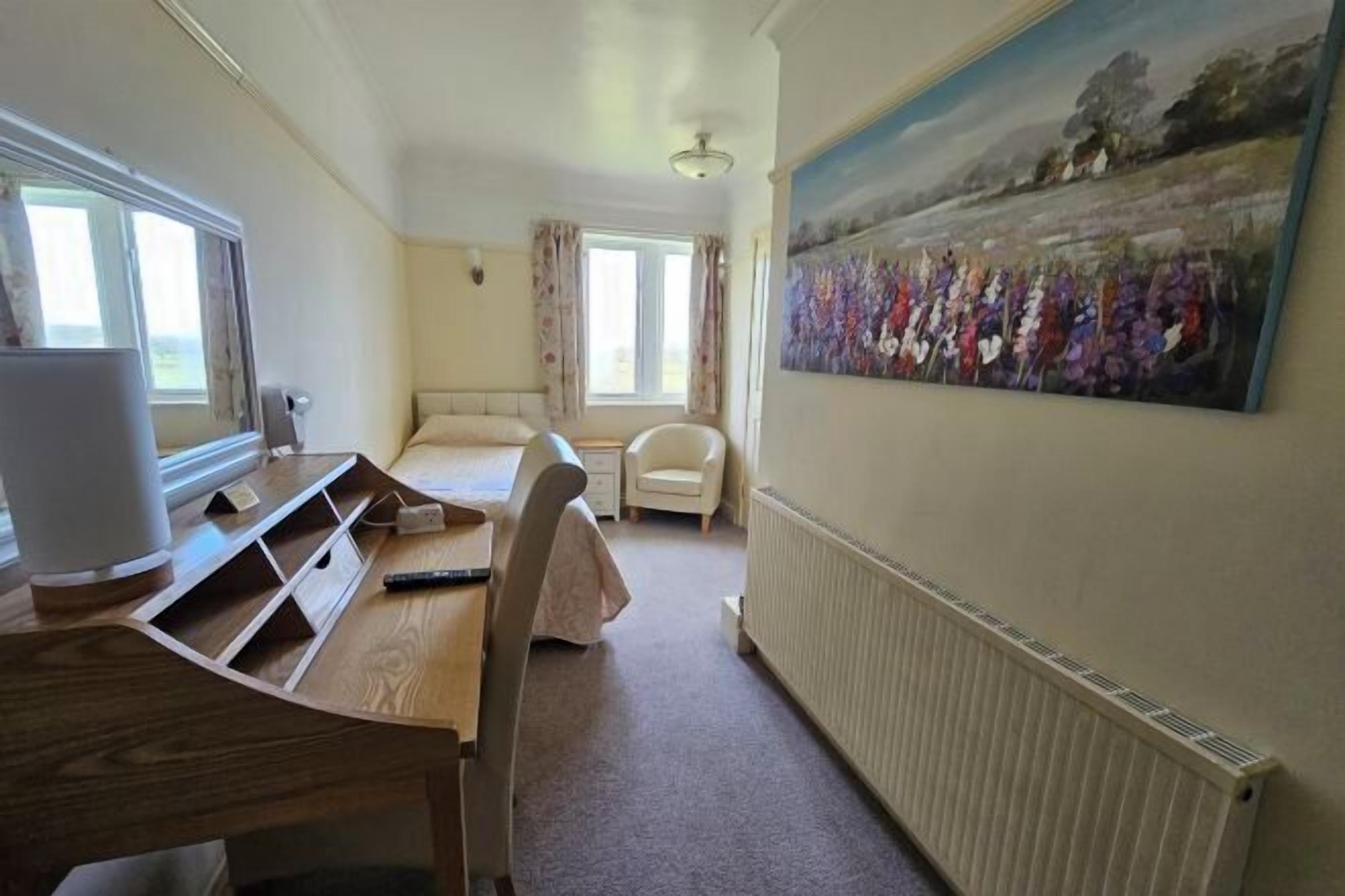 Individueel gedecoreerd, individueel gemeubileerd, een bureau