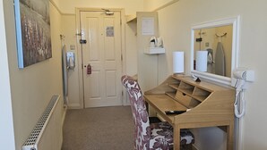 Comfort Single Room, Ensuite, Courtyard View (Single) - The Schoolhouse Hotel (Swindon)