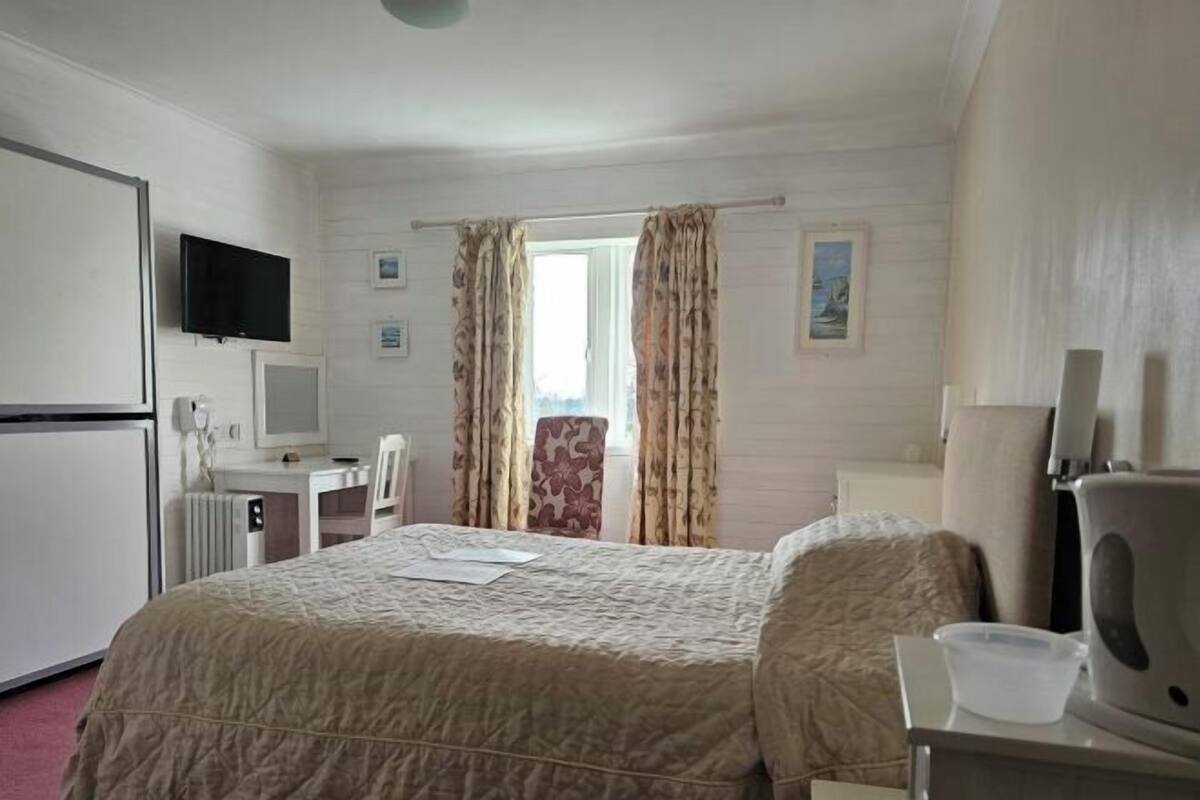 Individually decorated, individually furnished, desk, laptop workspace