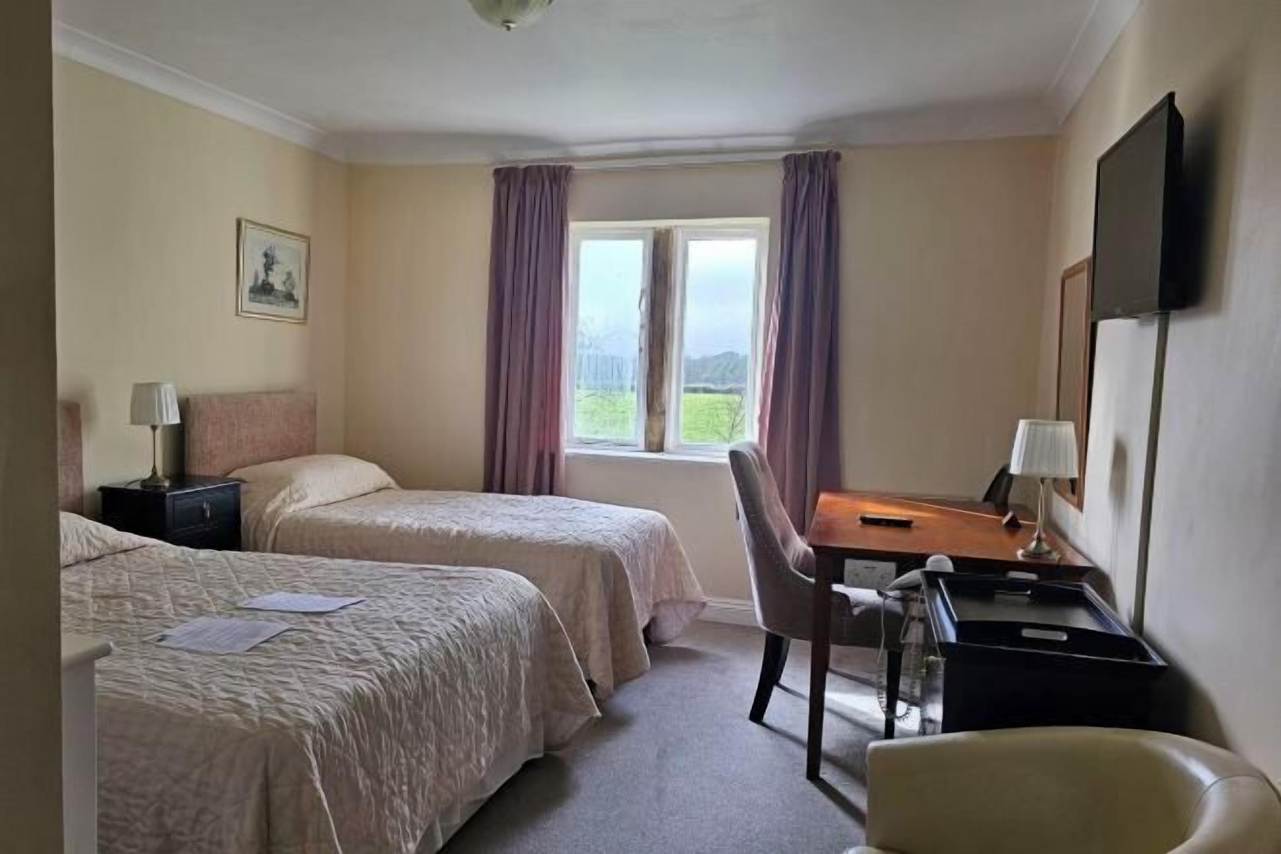 Individueel gedecoreerd, individueel gemeubileerd, een bureau