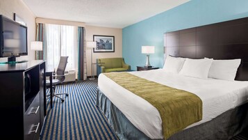 Standard Room, 1 King Bed, Non Smoking, Refrigerator & Microwave (with Single Sofabed) | In-room safe, desk, laptop workspace, iron/ironing board