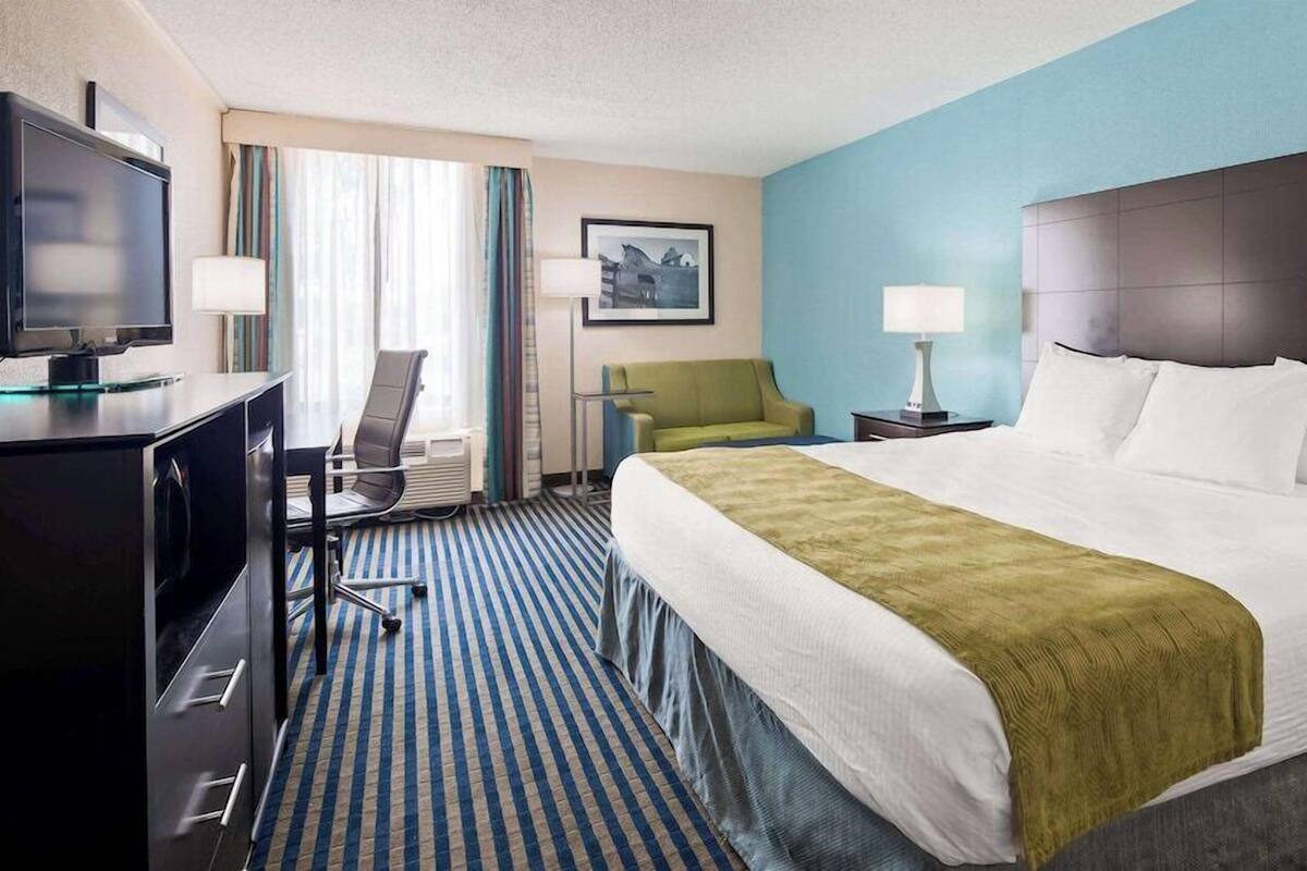 In-room safe, desk, laptop workspace, iron/ironing board