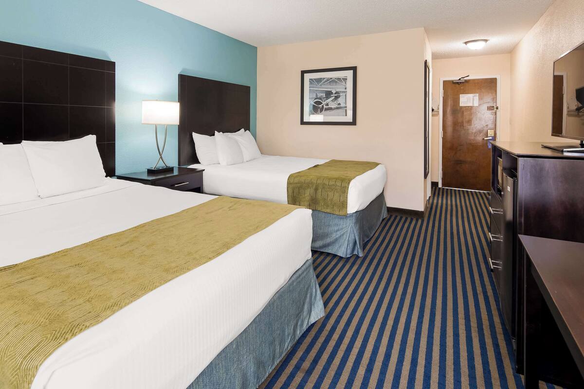 In-room safe, desk, laptop workspace, iron/ironing board
