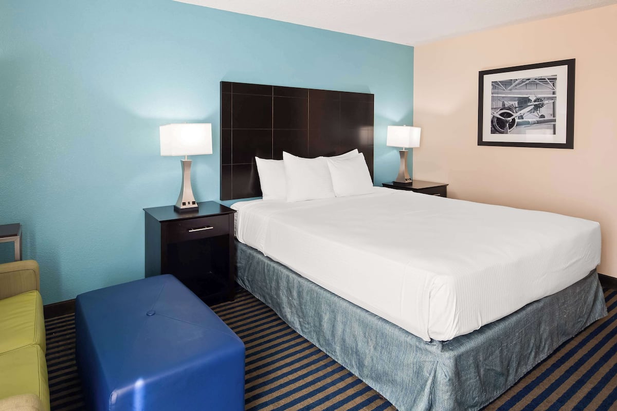 In-room safe, desk, laptop workspace, iron/ironing board