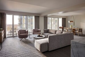 Egyptian cotton sheets, premium bedding, pillowtop beds, minibar - Fairmont Century Plaza Los Angeles at Beverly Hills (Los Angeles)