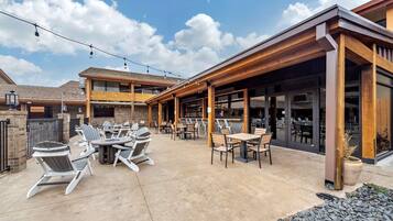 Lunch and dinner served