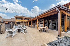 Lunch and dinner served