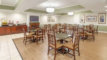 Desayuno bufé gratuito y diario