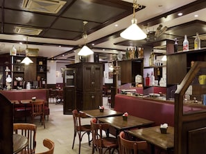 Dagelijks ontbijtbuffet (EUR 10.90 per persoon)