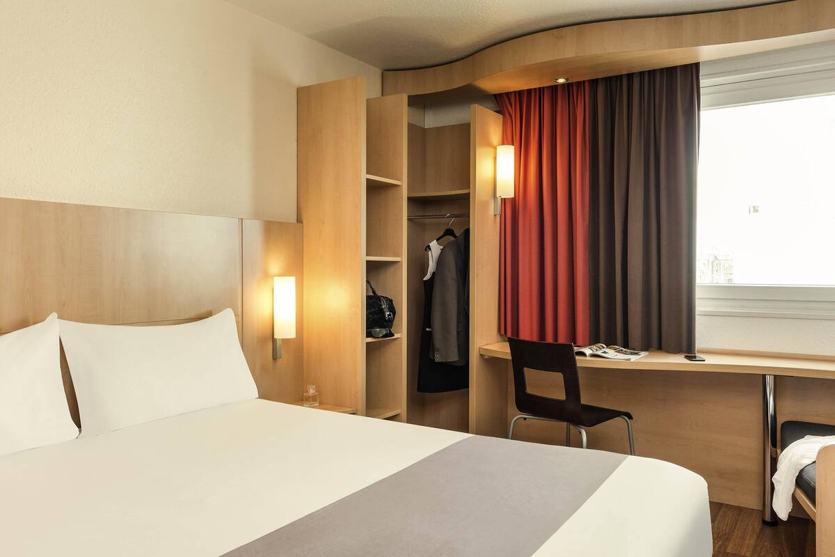 Habitación estándar, 1 cama doble | Caja fuerte, escritorio, sistema de insonorización