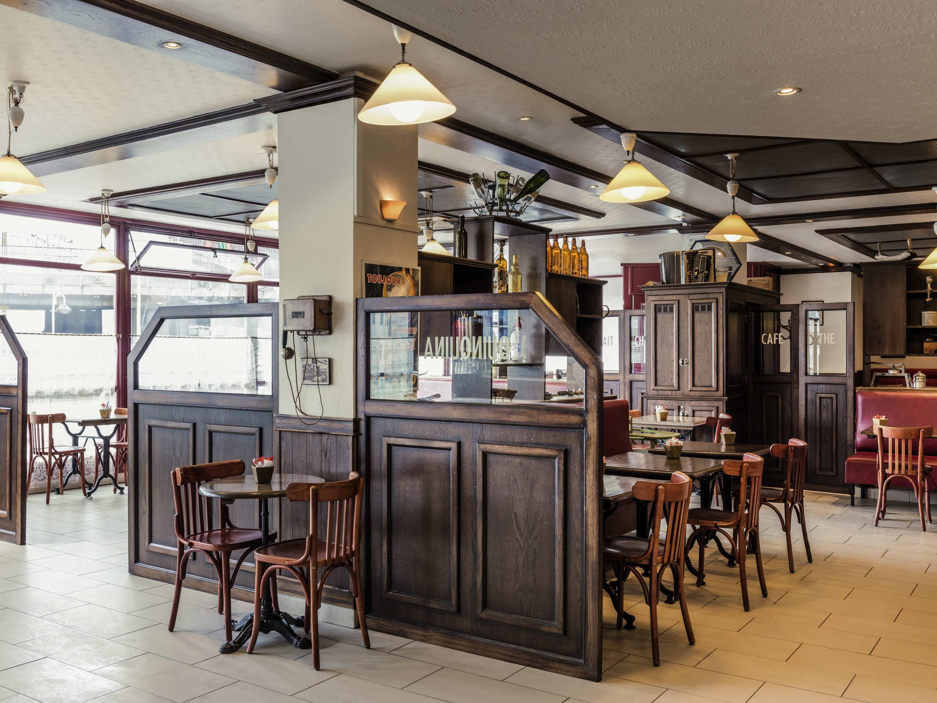 Bữa sáng buffet hàng ngày (10.90 EUR/mỗi người) 