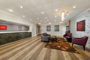 Lobby - Red Roof Inn & Conference Center McKinney (McKinney)