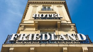 A hotel facade with the name "FRIEDLAND" prominently displayed. - Hotel le Friedland (Paris)