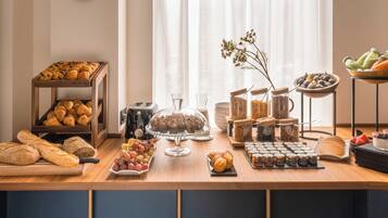 Petit déjeuner buffet (19 EUR par personne)