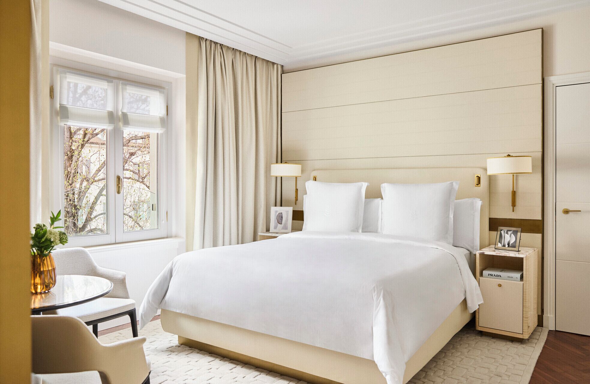 Deluxe Room, 1 King Bed | Frette Italian sheets, premium bedding, minibar, in-room safe