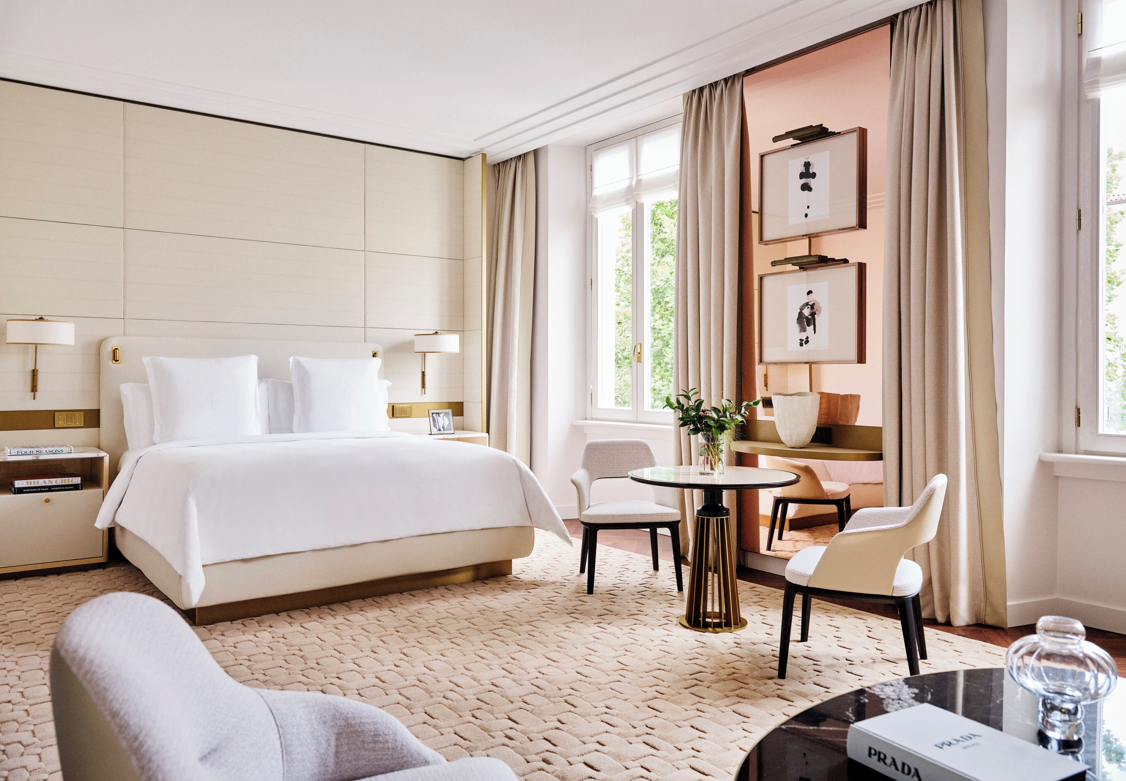 开间套房, 1 张特大床, 花园景观 | 意大利 Frette 床单、高档床上用品、迷你吧、客房内保险箱