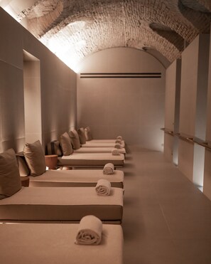 雙人療程室、三溫暖烤箱、浴缸、土耳其浴、美體療程、芳療