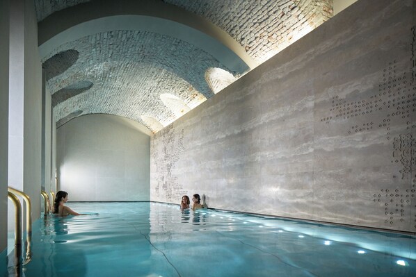 Couples treatment room(s), sauna, hot tub, Turkish bath/hammam