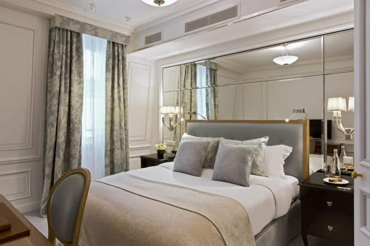 1 bedroom, premium bedding, minibar, in-room safe
