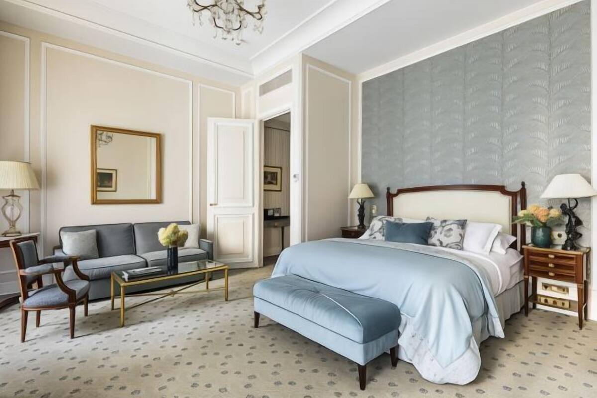Ropa de cama de alta calidad y minibar 