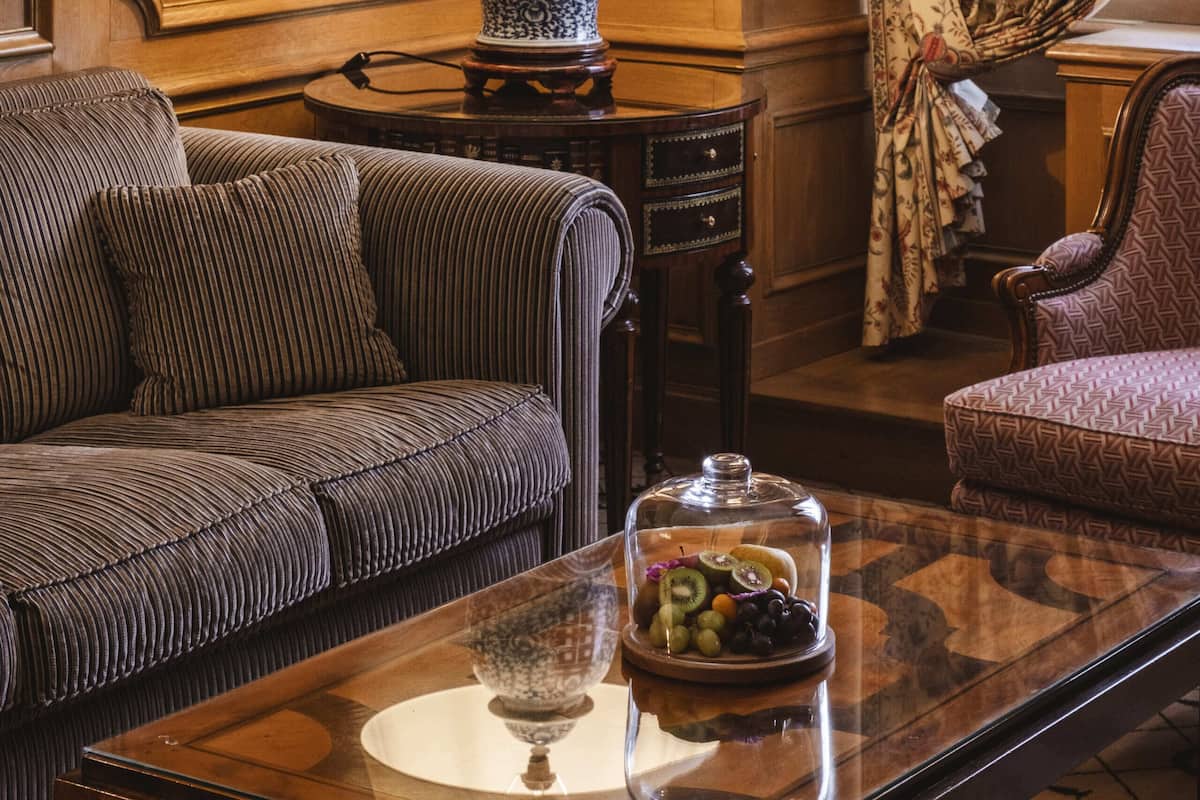 Suite, 1 Bedroom | Living area
